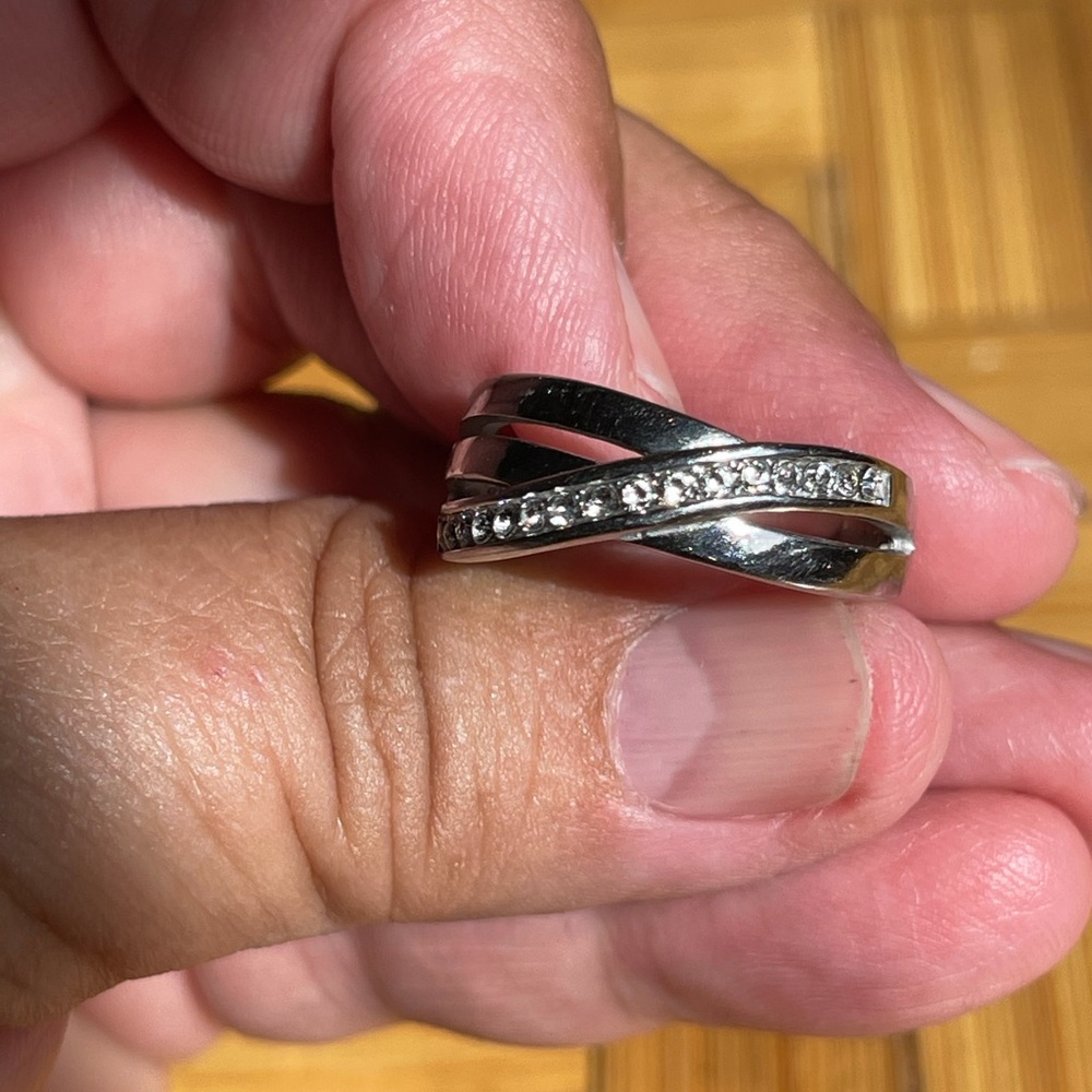 Two shiny stainless steel rings size 8 - Picture 5 of 11